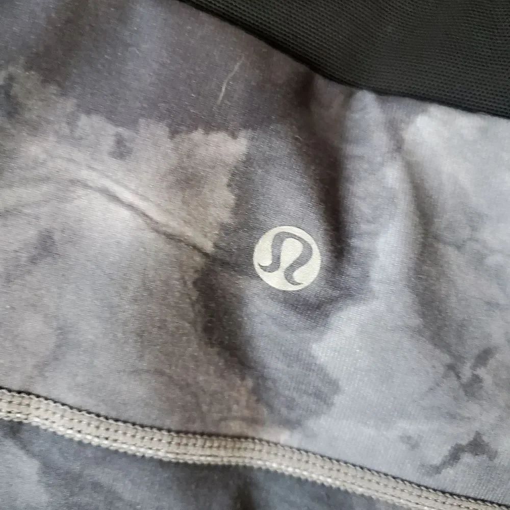 Lululemon Abstract Workout Tank - Picture 8 of 8